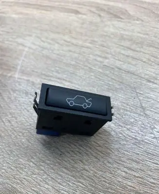 BMW 5 E39 Tailgate opening switch 8365579