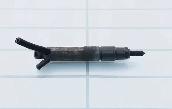 Volkswagen Golf IV Fuel injector 028130202P