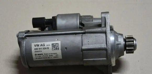 Volkswagen Golf VII Starter motor 02E911024B