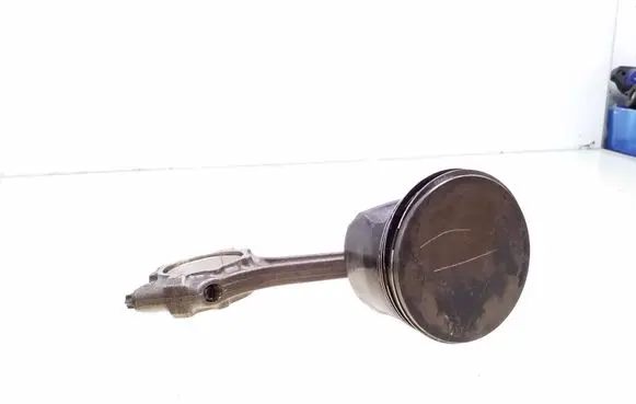 Opel Astra H Piston with connecting rod
