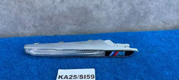 BMW 1 E82 E88 Front fender indicator light 36138051602