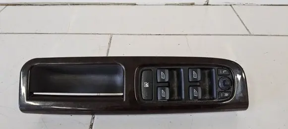 Volvo V50 Electric window control switch 8679667