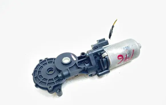 Toyota Avensis T250 Seat adjustment motor 8582033020 1620006861 4394401008