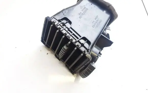 Nissan X-Trail T30 Dash center air vent grill 68750EQ000