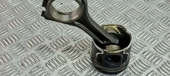 Land Rover Evoque I Piston with connecting rod 083155