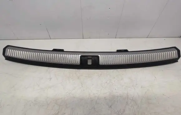 Trunk/boot sill cover protection