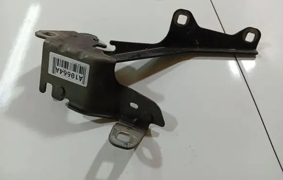 Engine bonnet/hood hinges