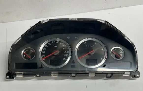 Volvo V70 Speedometer (instrument cluster) 30728791