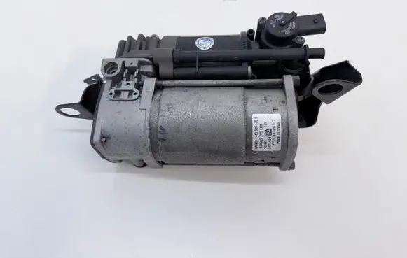 Mercedes-Benz CLS C218 X218 Air suspension compressor/pump A2123200104 A2123200404