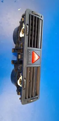Skoda Octavia Mk1 (1U) Dash center air vent grill 1u0820951