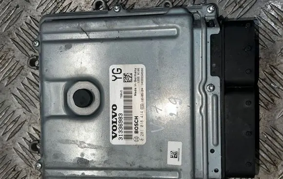 Volvo V70 Engine control unit/module 31336983 1039S50500 0281018414