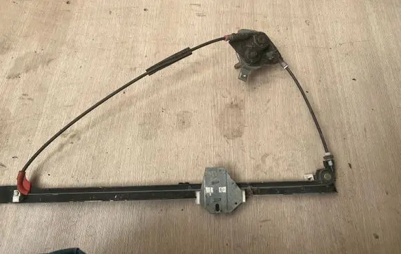 Volkswagen Transporter - Caravelle T4 Front door manual window regulator 701837501F