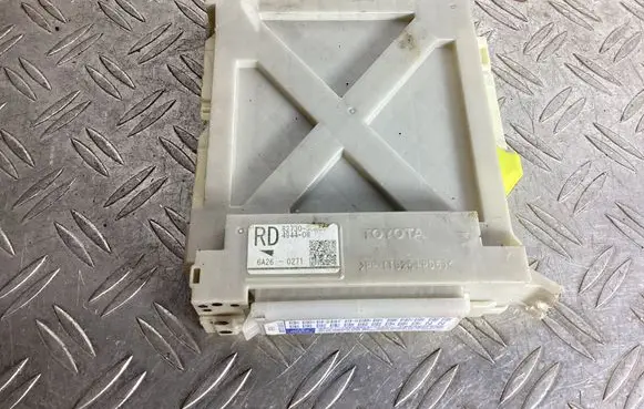 Lexus GS 250 350 300H 450H Fuse module 6A260271 49440W