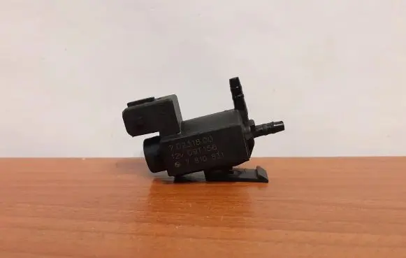 BMW 5 F10 F11 Turbo solenoid valve 70231800 3466