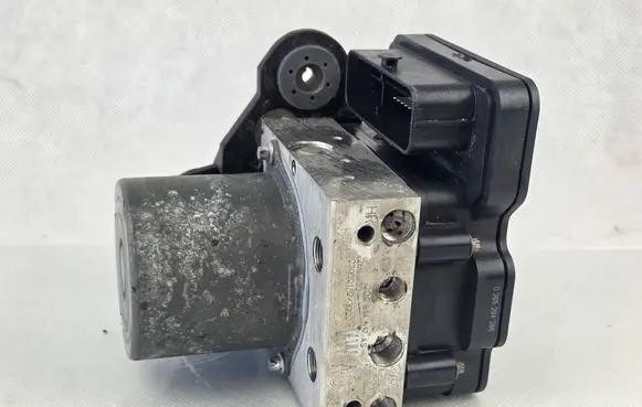 Skoda Fabia Mk4 (6VA) ABS Pump 2Q0614517AS 2Q0614517N