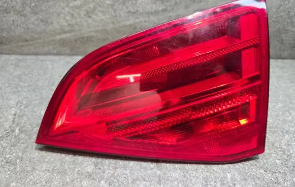 Tailgate rear/tail lights