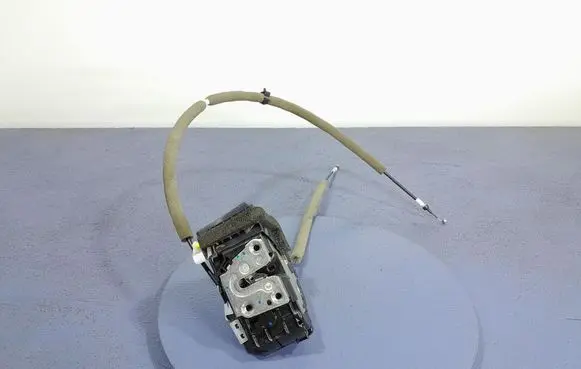 Nissan Qashqai Front door lock