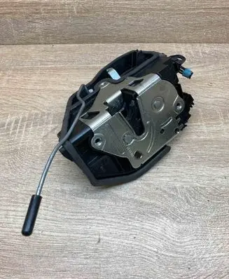 BMW 5 F10 F11 Front door lock 7202145 A053702