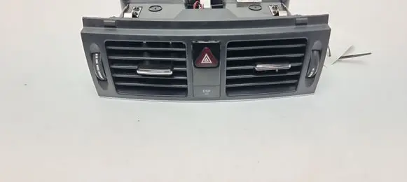 Mercedes-Benz C W204 Dash center air vent grill A2048304054