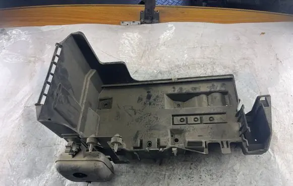 Opel Vectra C Battery box tray 24413805