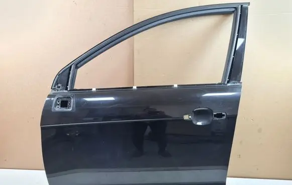 Chevrolet Captiva Front door