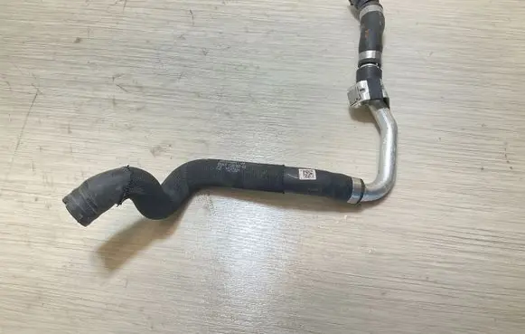 BMW 1 F40 Engine coolant pipe/hose 8658488