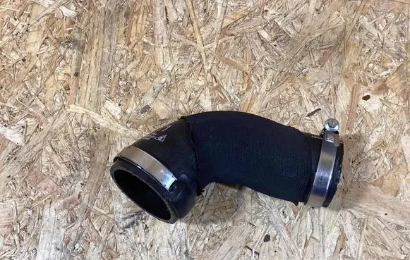 Porsche Macan (95B) Intercooler pipe mounting bracket 95b145833f