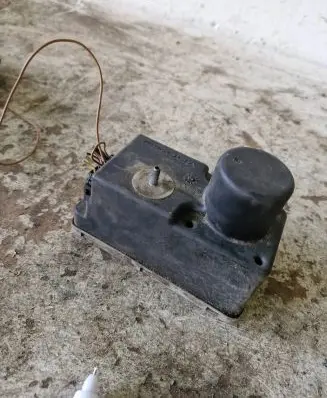 Volkswagen Golf III Central locking vacuum pump 1H0962257