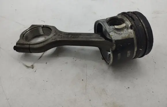 Ford C-MAX II Piston with connecting rod