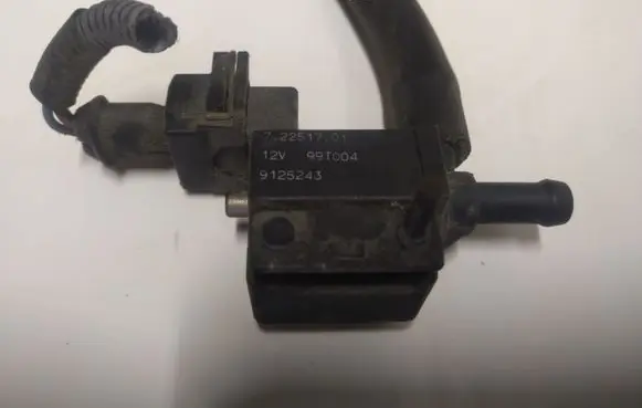 Volvo S70 V70 V70 XC Vacuum valve 72251701