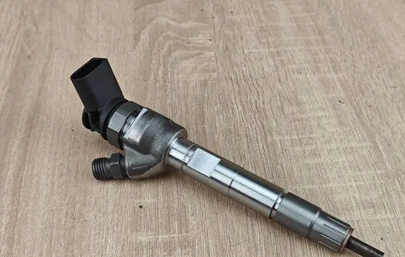 BMW X6 G06 Fuel injector 9886370