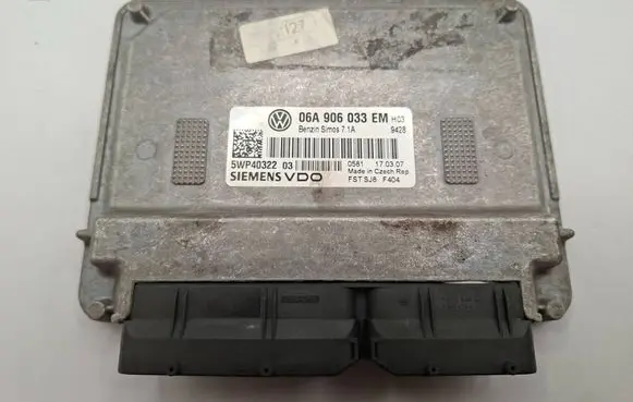 Volkswagen Golf V Engine control unit/module 06A906033EM 5WP40322