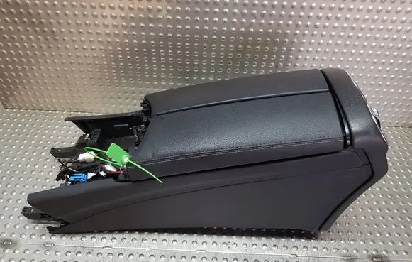 Mercedes-Benz C W205 Armrest S27698219 A0009060502