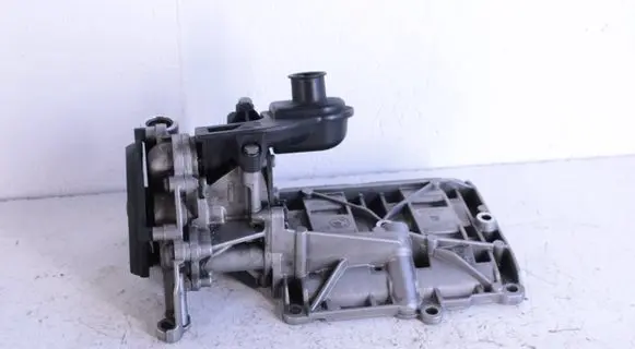 BMW 5 E60 E61 Oil pump 7798014 7707492
