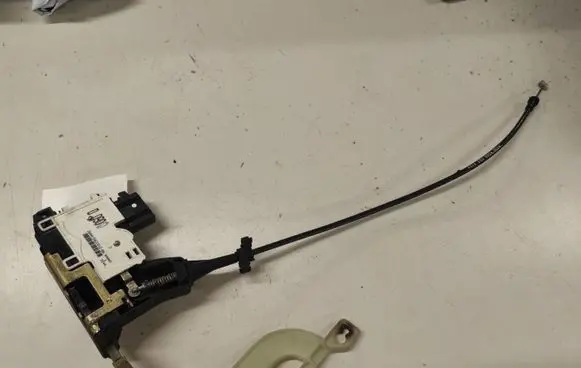 Jaguar S-Type Front door lock D090 2W4A5421812BA