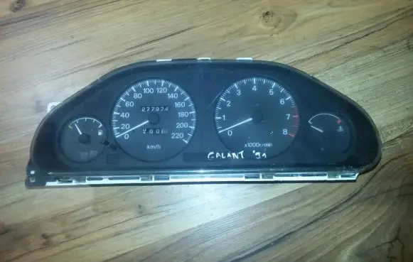Mitsubishi Galant Speedometer (instrument cluster) mb918445 157340-1923