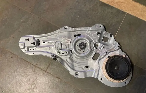 KIA Sportage Front window lifting mechanism without motor 824703U130 000080 085383