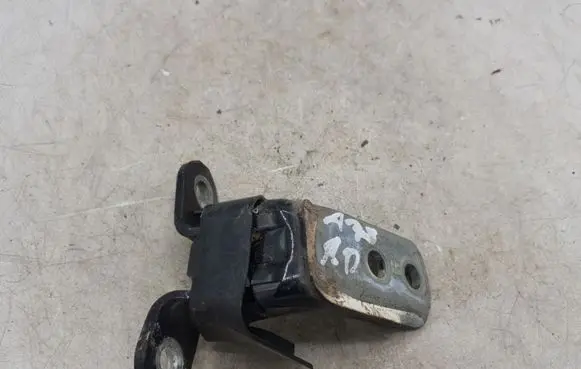 Lexus IS 220D-250-350 Front door lower hinge NOCODE