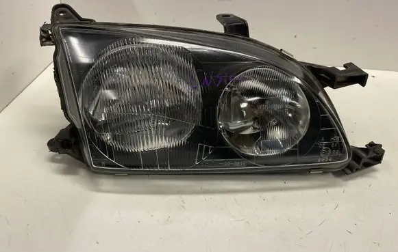 Toyota Avensis T220 Headlight/headlamp 205457B