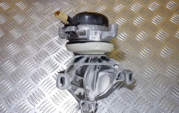 Audi Q7 4M Engine mount bracket 4M0399151K