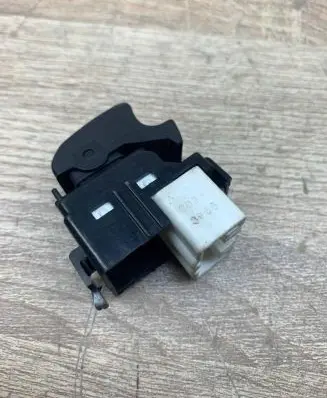 Toyota Corolla E120 E130 Electric window control switch 6073e66