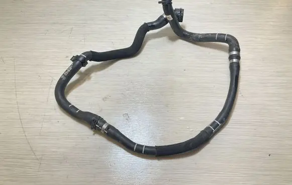 BMW 1 F40 Engine coolant pipe/hose 6832801