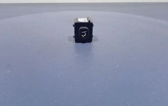 Jeep Grand Cherokee Tailgate opening switch 04602751AA