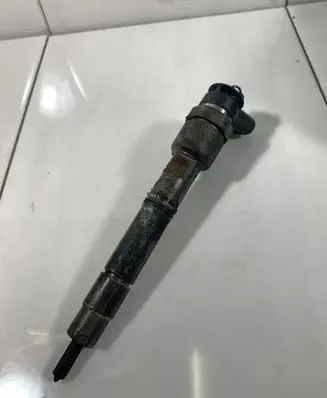 Mercedes-Benz B W245 Fuel injector 0445110167