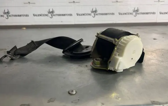 BMW 3 E90 E91 Front seatbelt 33052212c