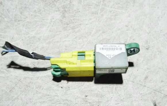 Volkswagen PASSAT B6 Airbag deployment crash/impact sensor 3C0909606
