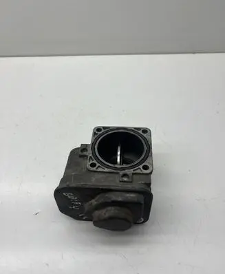 Volkswagen Golf IV Throttle valve 038128063C