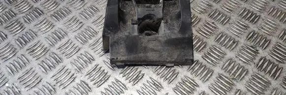Volvo XC60 Fender mounting bracket 32216698