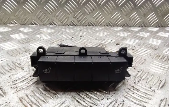 Mercedes-Benz B W245 Seat heating switch 1698208510