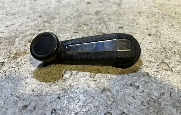 BMW 5 E28 Rear door window winding handle 